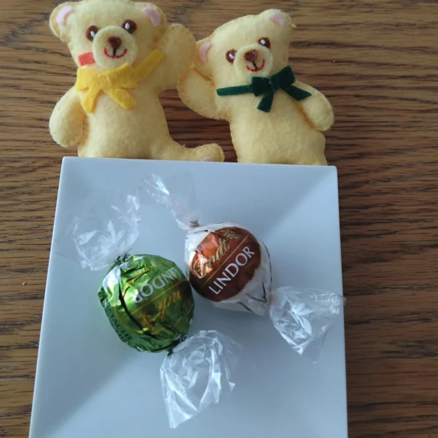 こんにちは

11日は母の日でしたね！
幼稚園の頃はお手紙をくれたりお手伝い券をくれたりしましたが、大きくなった今では…😵

母の日だったね！！アピールをたくさんしたら、お菓子を買ってきてくれました。
自分が学生だった頃を顧みても母の日が面倒だった時期があったので、年頃の子どもにはあまり期待しないほうがいいのかな〜とは思いますが何もないのも寂しいですよね💦

小さな頃にもらった手紙は今でも宝物です😆